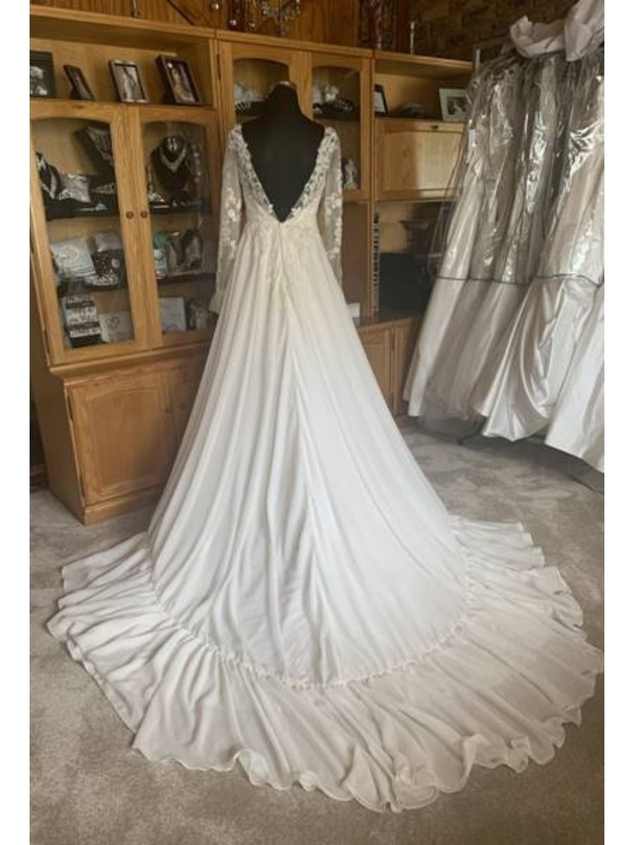 EY16071KB Long Sleeve Lace and Chiffon Ivory Wedding Gown US8/SA32